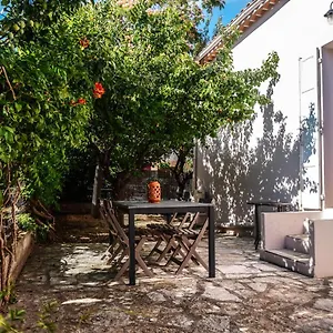 https://le-galli-en-plein-coeur-de-sanary.fr-provencehotel.com